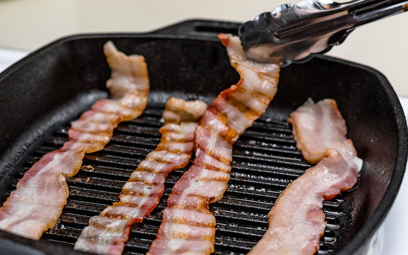 How to reheat bacon in the microwave