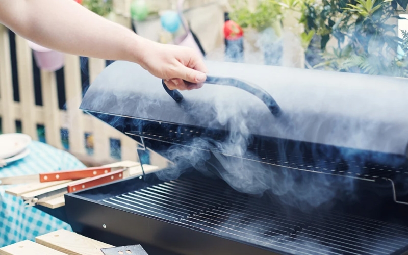 How to Clean the Outside of a Grill