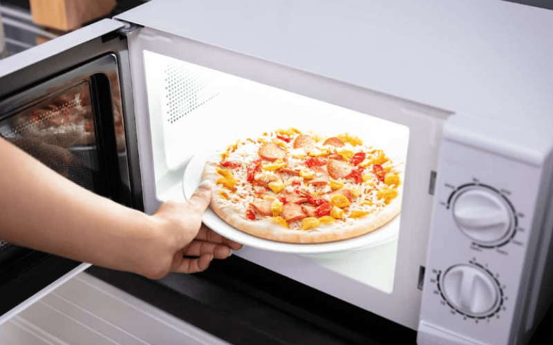 How to Reheat Frozen Pizza in A Microwave